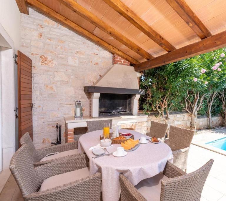 Villa Mia Lea Tar-Vabriga Exteriér fotografie
